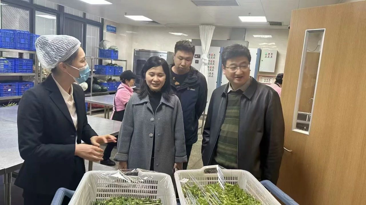 重庆儿童医院食物清静强化行动：副院长陈大鹏带队检查，，，，，确保饮食清静